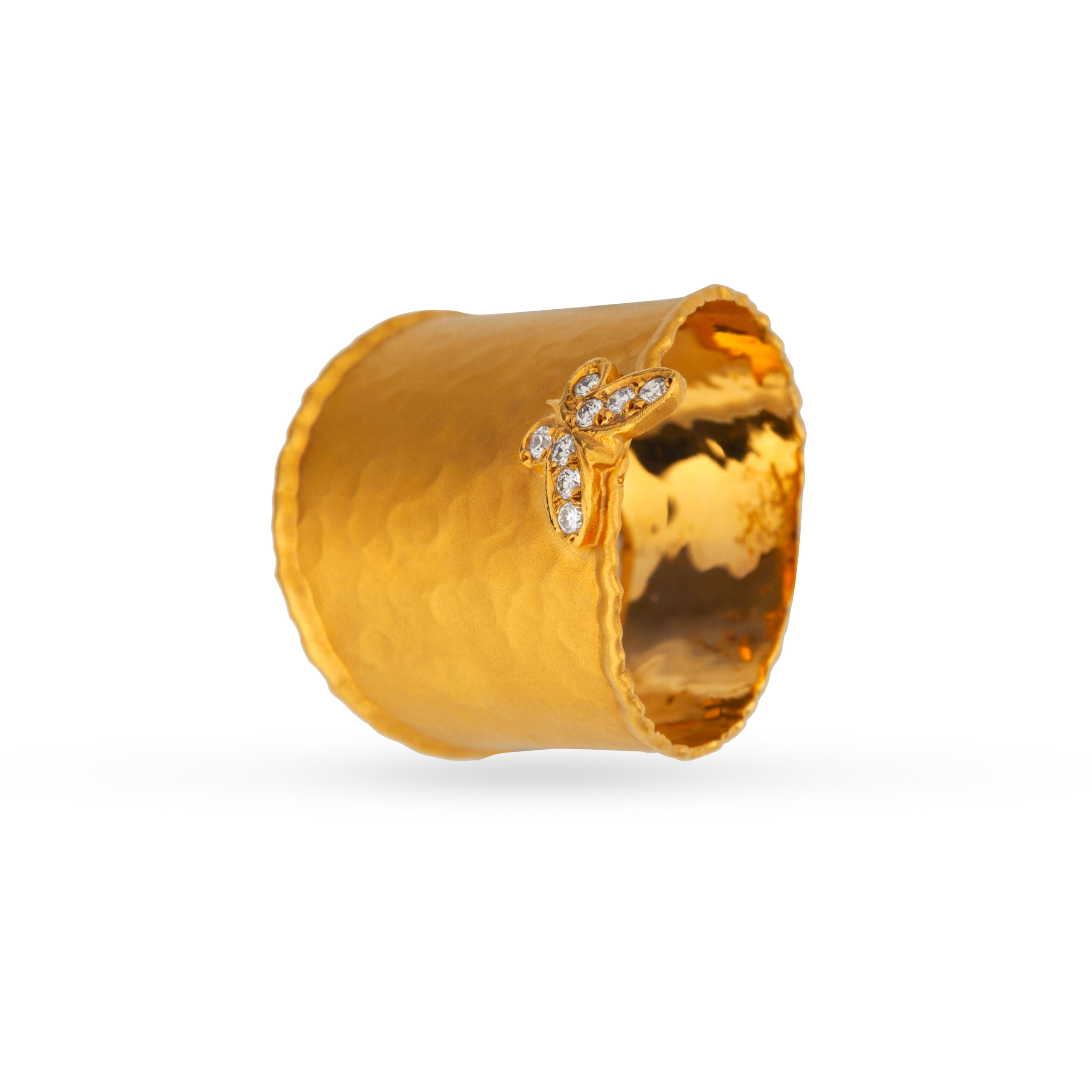 Χειροποίητο δαχτυλίδι απο κίτρινο χρυσό Κ18 με ματ σφυρήλατο φινίρισμα