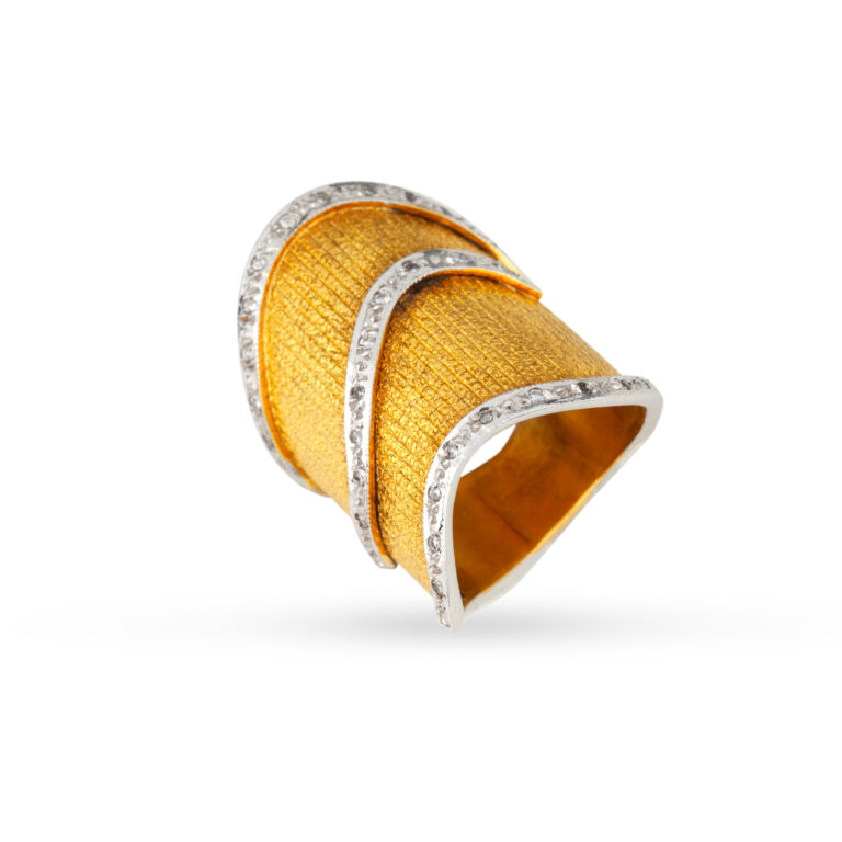 Εντυπωσιακό δαχτυλίδι σε συνδυασμό λευκού και κίτρινου χρυσού Κ18