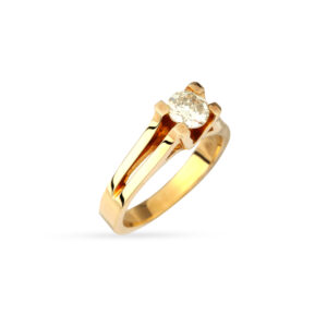 δαχτυλίδι σε κίτρινο χρυσό Κ18, με διπλή τετραγωνισμένη βάση και ενα στρογγυλό διαμάντι μπριγιάν βάρους
