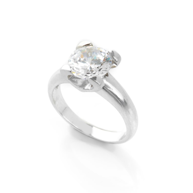 Cuore Solitaire Ring