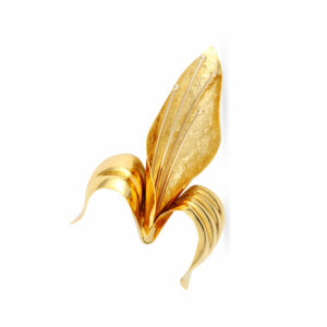 Καρφίτσα απο κίτρινο χρυσό Κ18 σε σχήμα κρίνου, με ματ και γυαλιστερό φινίρισμα.